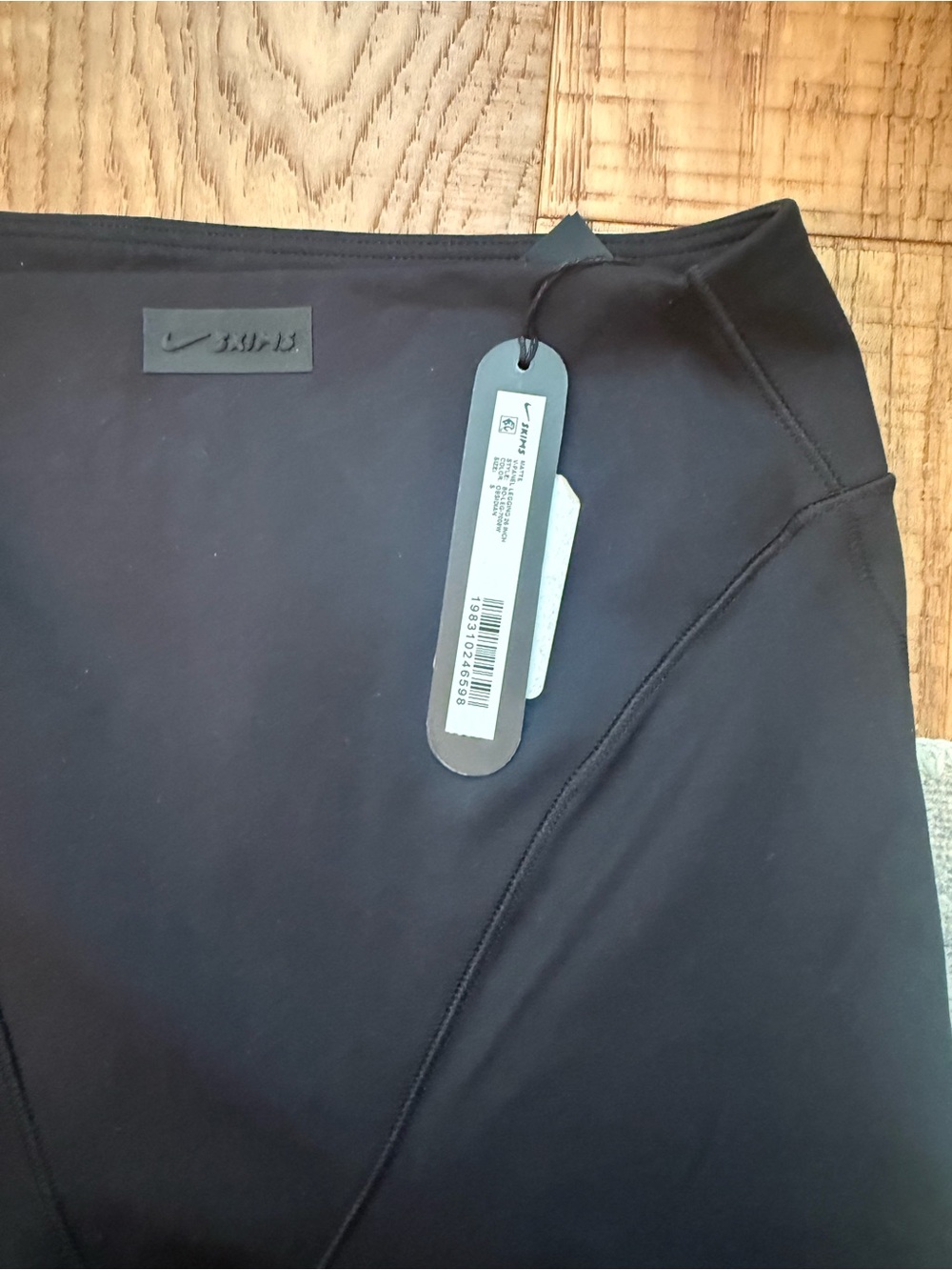 NikeSkims V-Panel Matte Black High-Rise Performance Leggings 26in size Small - Picture 2 of 3